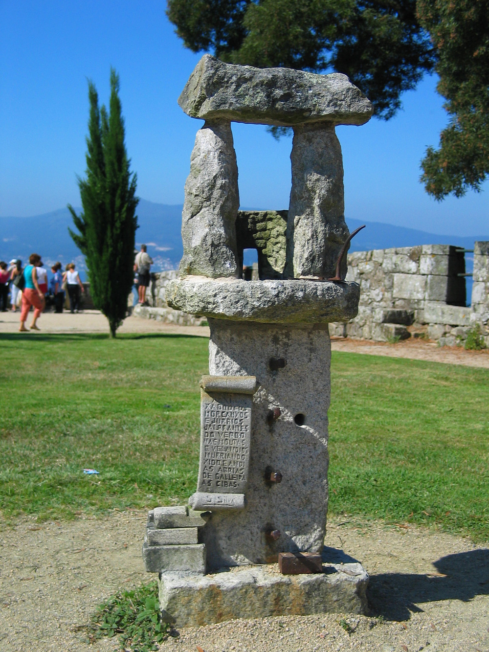 monumento homenaxe aos canteiros